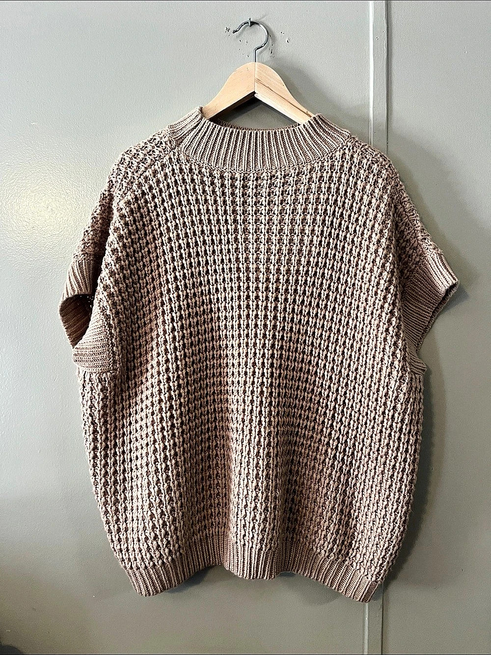 Textured Knit Sweater Vest in Brown Size Large Like New